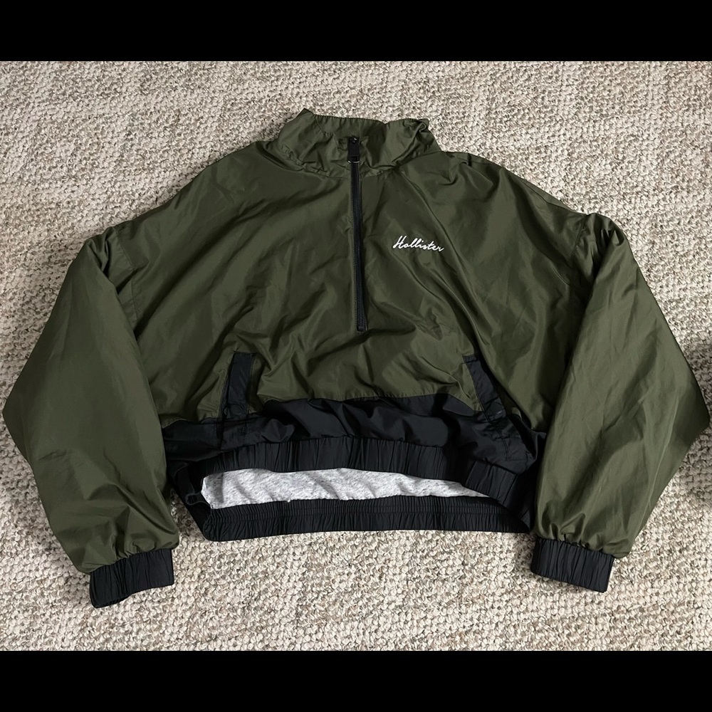 Hollister cropped windbreaker/puffer